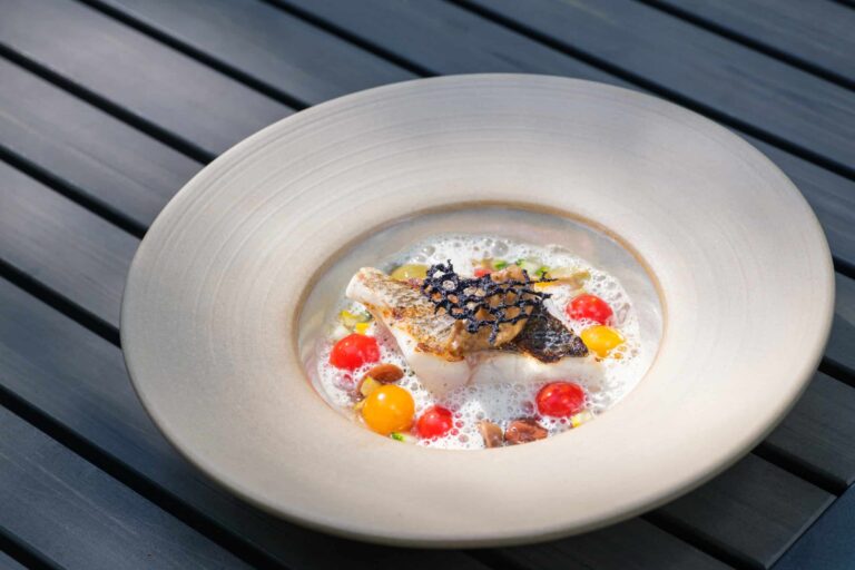 RB.gerechten.warmgerecht.vis.zeebaars.beurreblanc.tomberry.courgette.aubergine